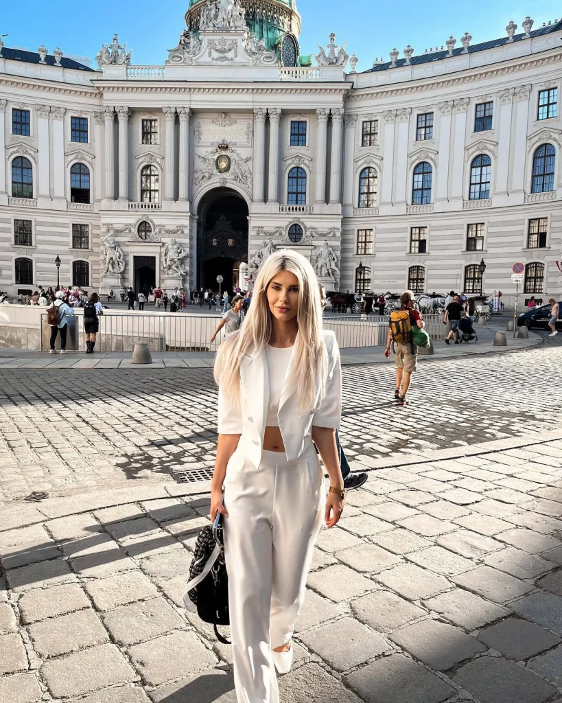 Эскортница Лея в Москве - анкета и цены | Эскорт в Москве - Periscope